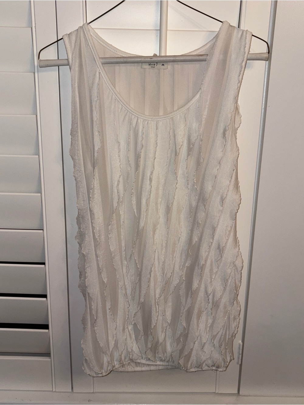 Women’s White Ruffled Sleeveless Top M